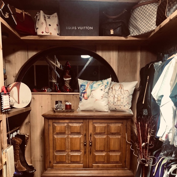 MY CLOSET🛍 - Picture 3 of 8